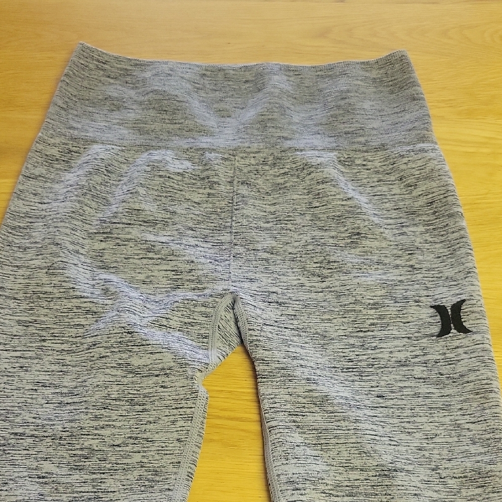 Hurley Gray Leggings with Wide Waistband and Stretchy Fit